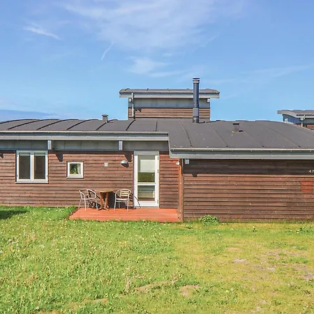 4 Bedroom In Holiday home
